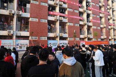 比出团结，赛出风采 武汉南华光电职业技术学校2020年秋季拔河比赛
