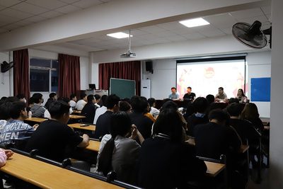 武汉南华光电职业技术学校团委五四青年节活动顺利开展