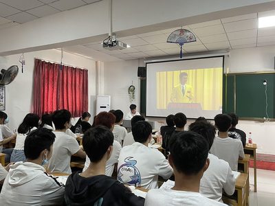 我校组织观看技能成才技能报国先进事迹视频报告会