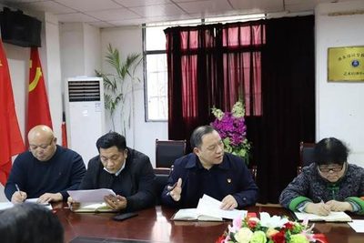 武汉南华光电职业技术学校党支部 召开学习党的十九届六中全会精神理