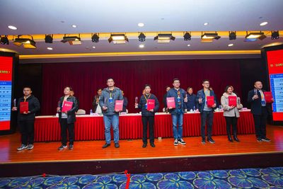 创新创业大赛领奖现场