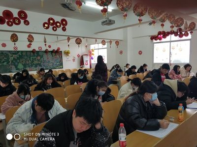 学生本学期期末考试学生认真考试现场