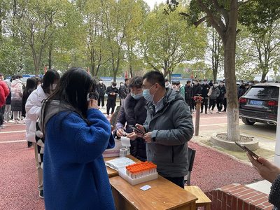 我校开展全校全员核酸检测