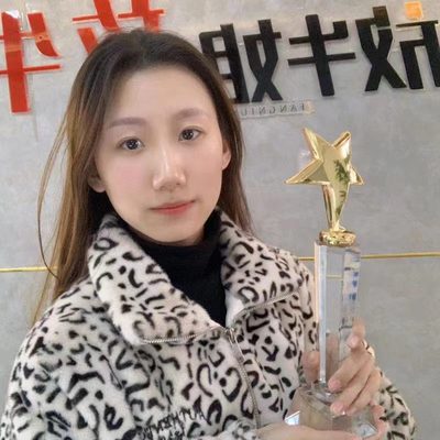 图为我校17级电子商务专业夏心雨 月薪三万
