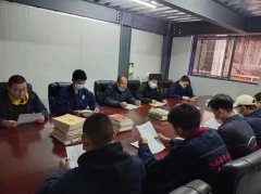 汽修专业技能高考教师与学生共同研讨汽车技能比赛