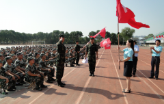 我南华莘莘学子，军训进行时——