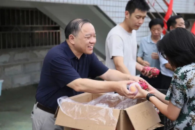 2023新生军训专题报道 爱心慰问活动