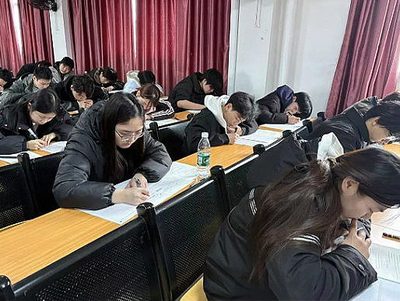 以考促练 精准冲刺一一武汉南华光电职业技术学校举行23年级技能高考第三次调考